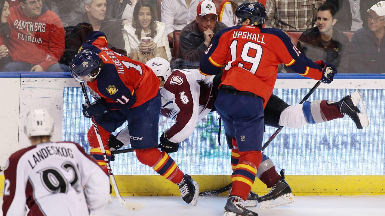 Panthers make mad dash in 3rd, come up short against Avalanche
